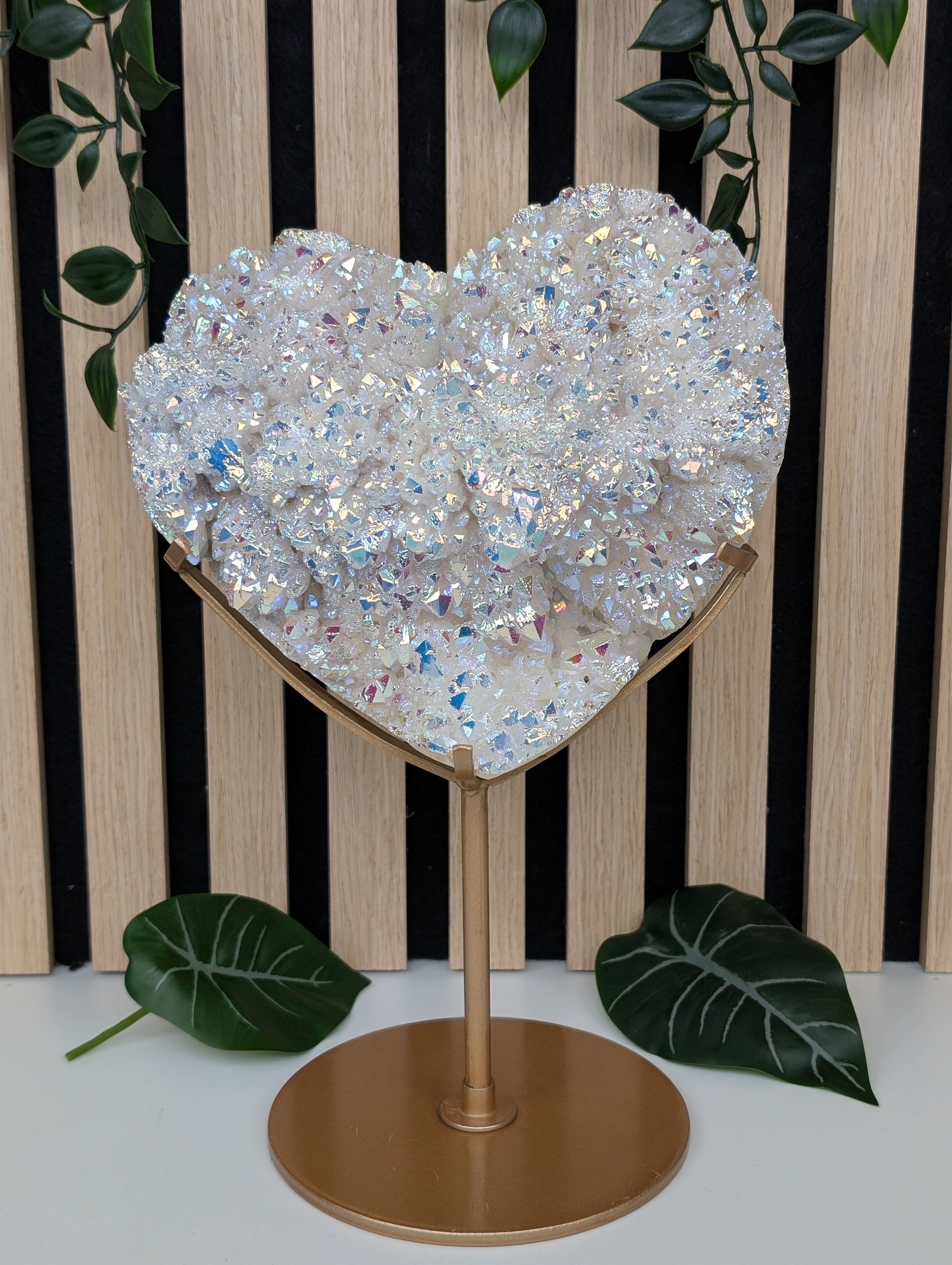 Quarz Aura Herz auf Stand