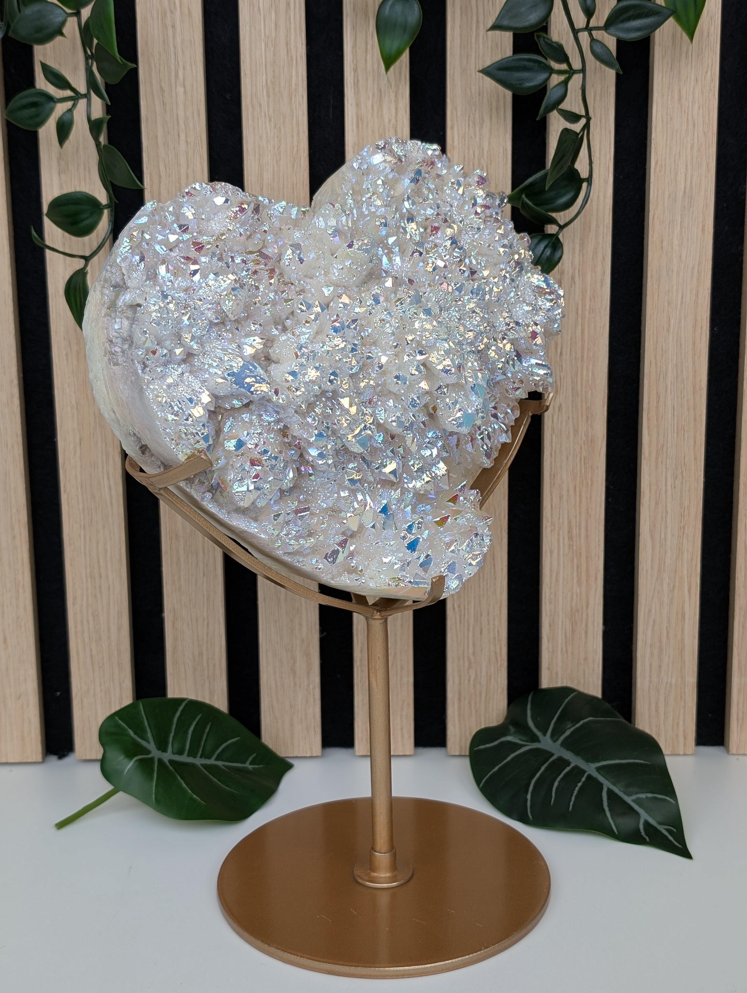 Quarz Aura Herz auf Stand