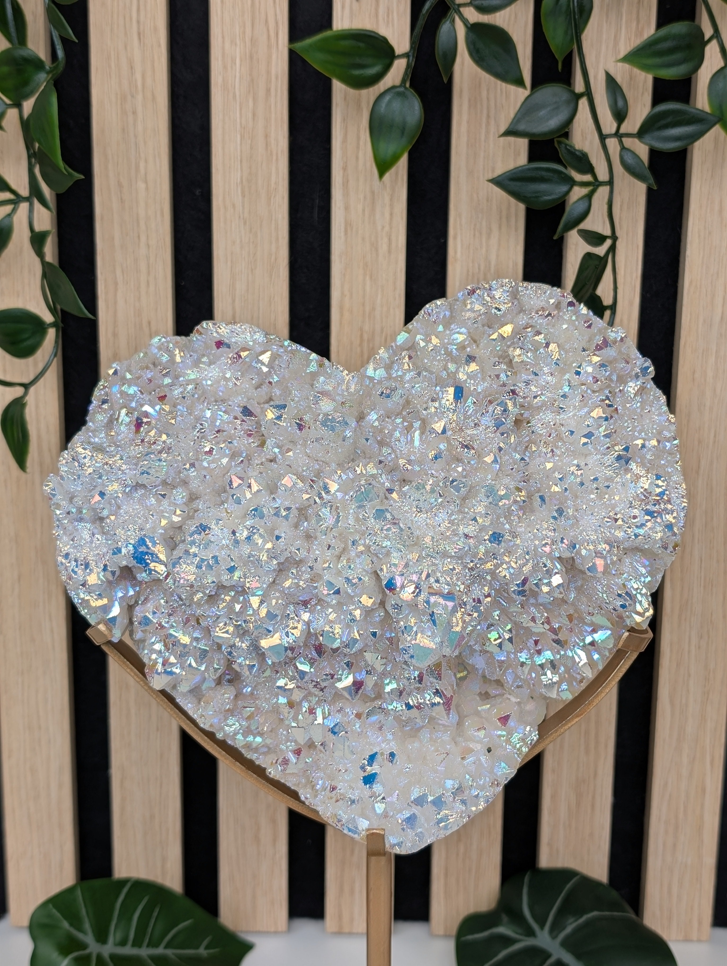 Quarz Aura Herz auf Stand