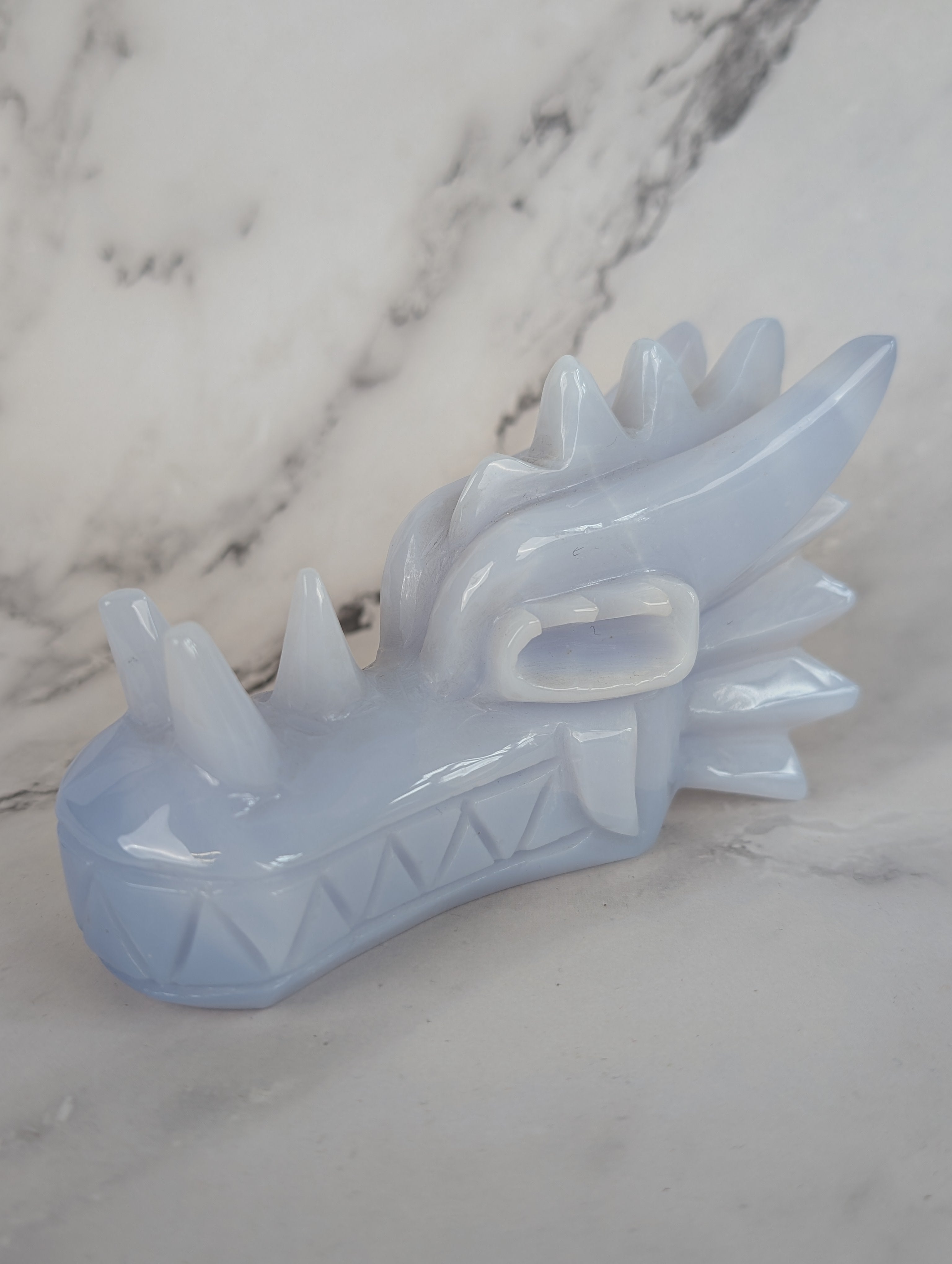 Blauer Calcedon Drachenkopf