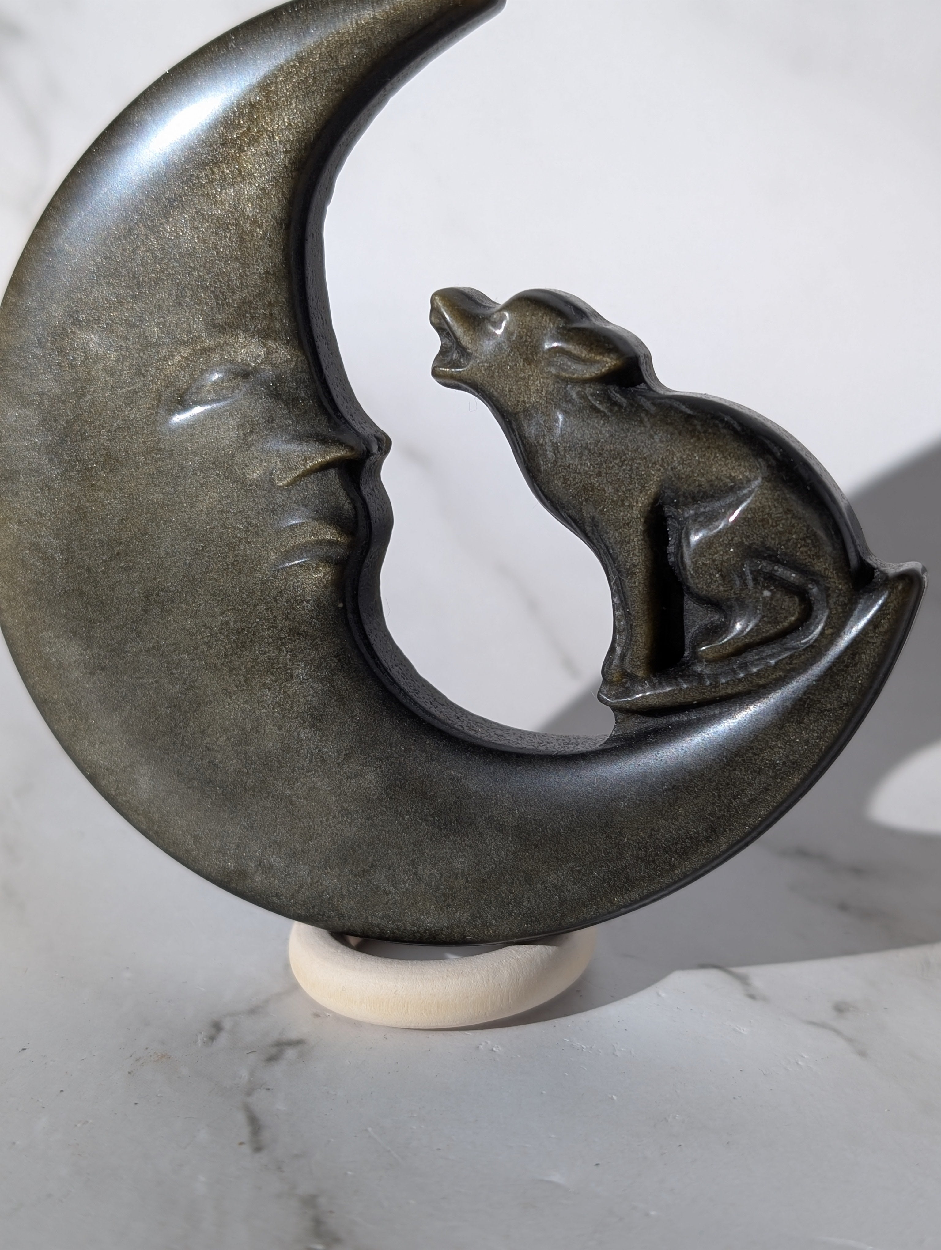 Golden Obsidian Mond mit Wolf