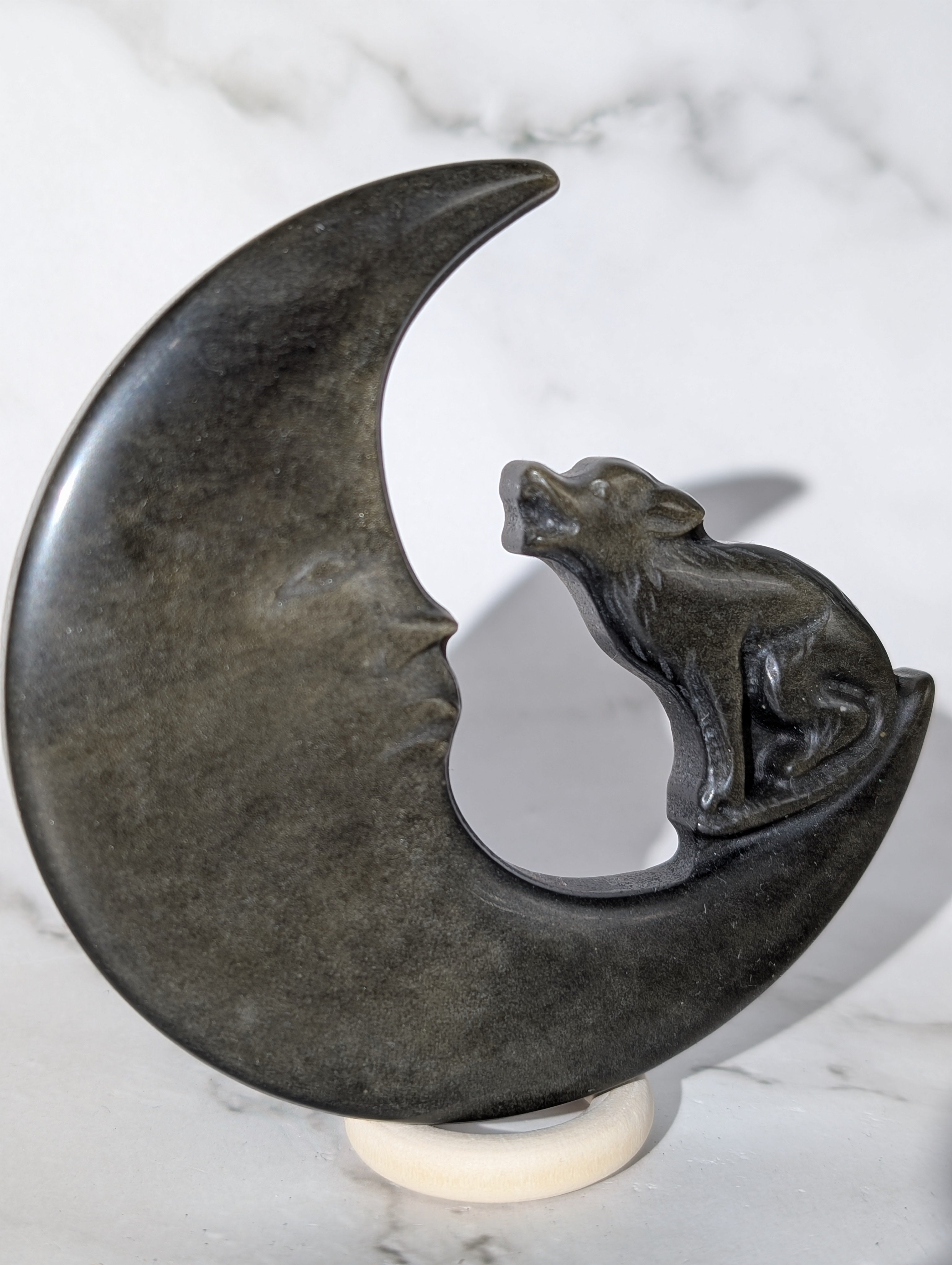 Golden Obsidian Mond mit Wolf