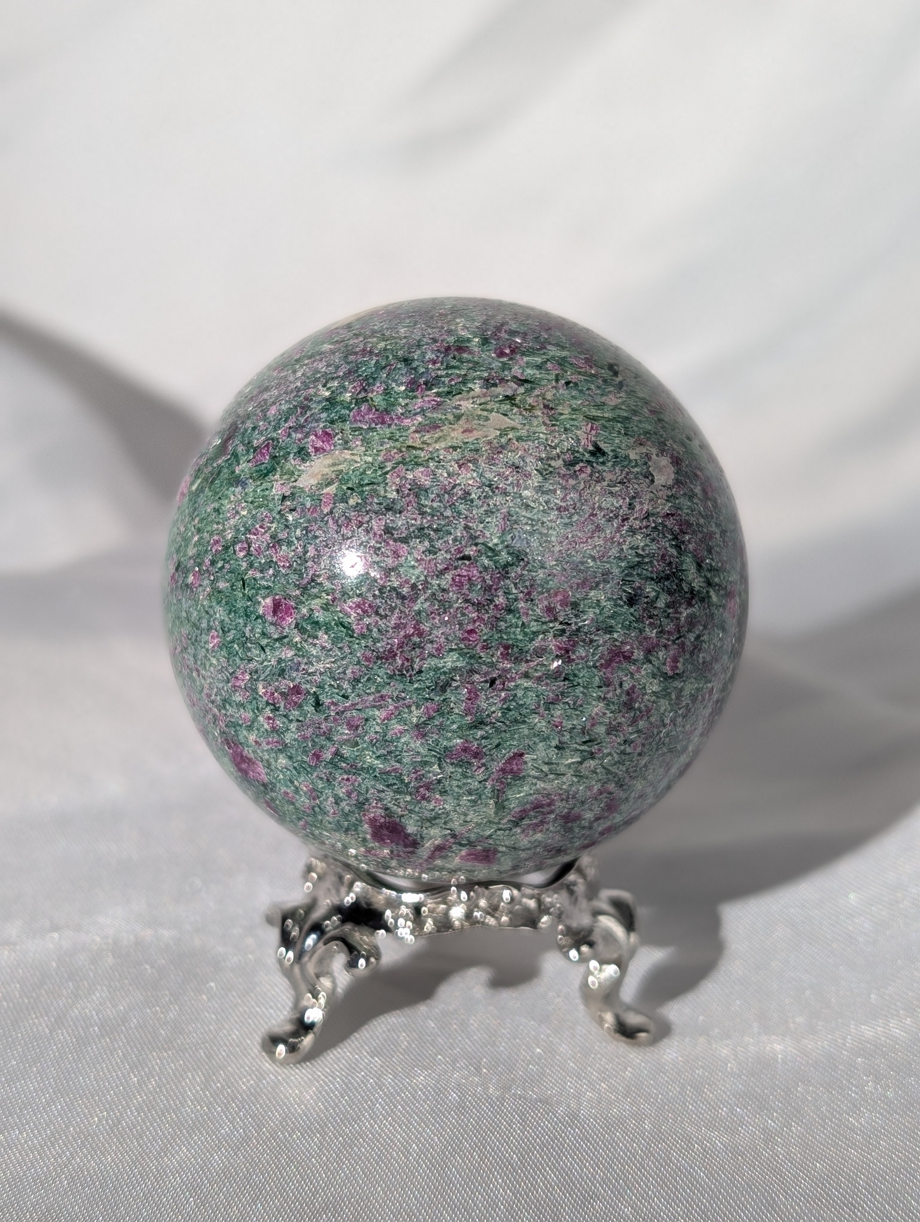 Fuchsit, Rubin, Muskovit (Mica) Kugel 2