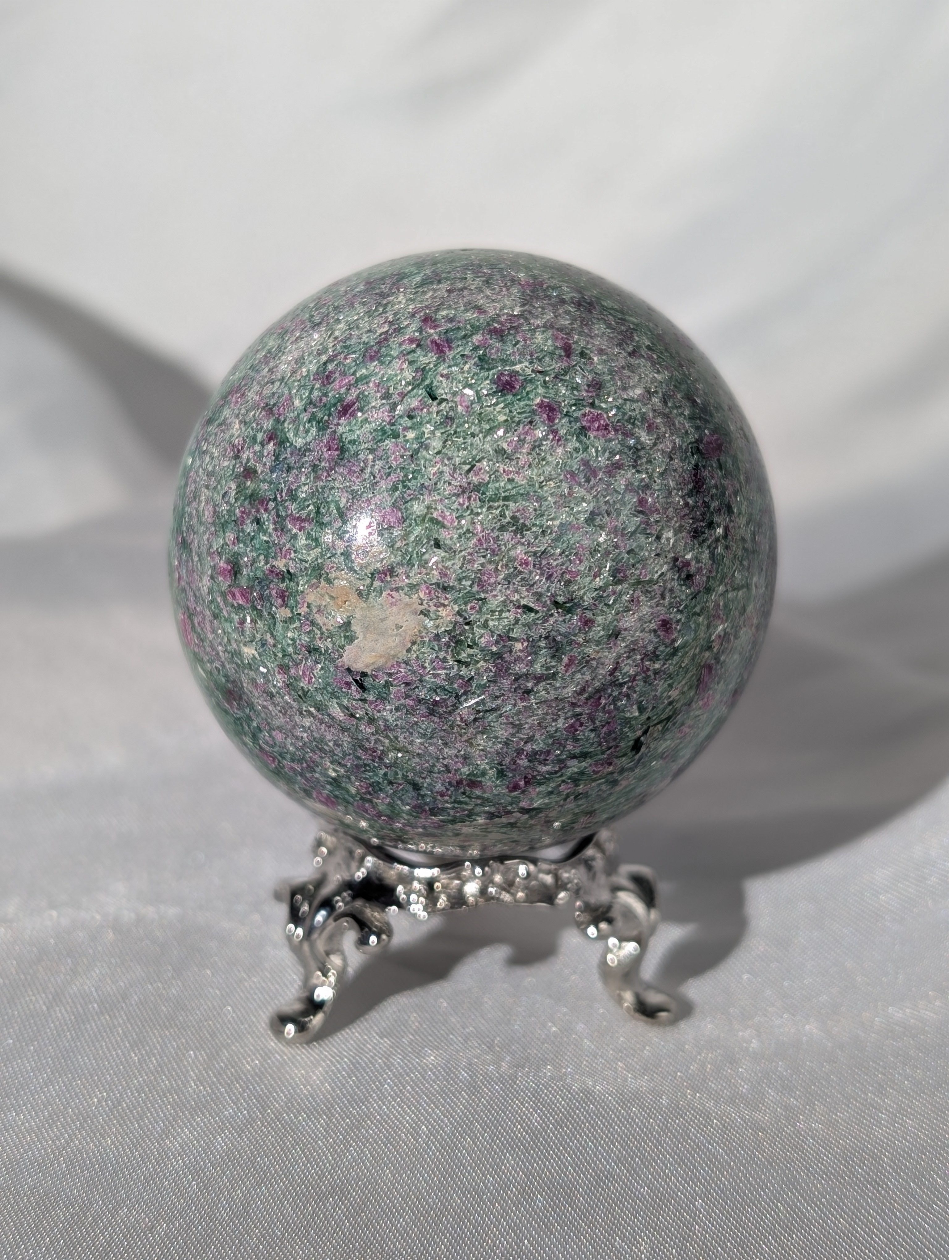 Fuchsit, Rubin, Muskovit (Mica) Kugel 2