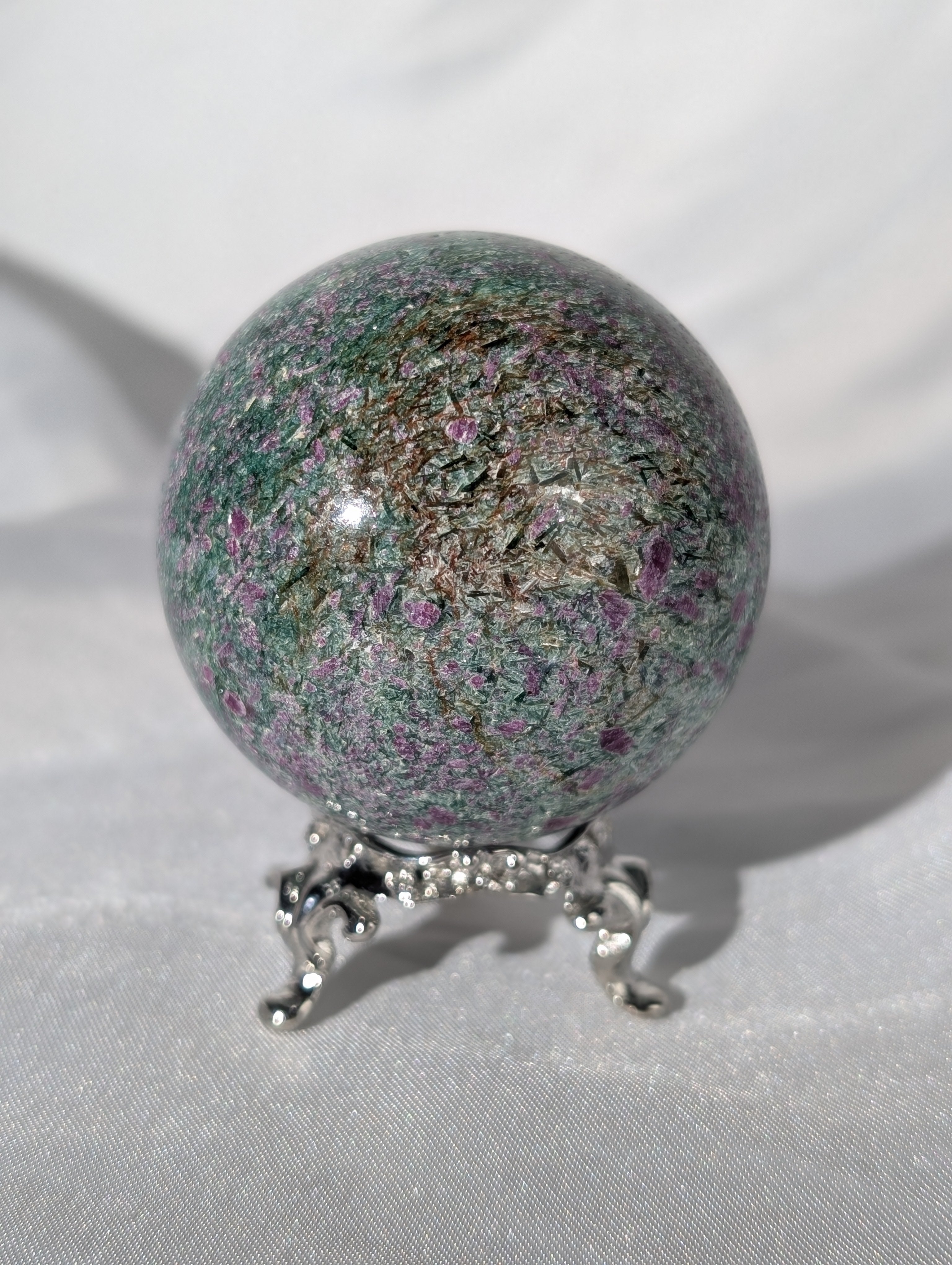 Fuchsit, Rubin, Muskovit (Mica) Kugel 2