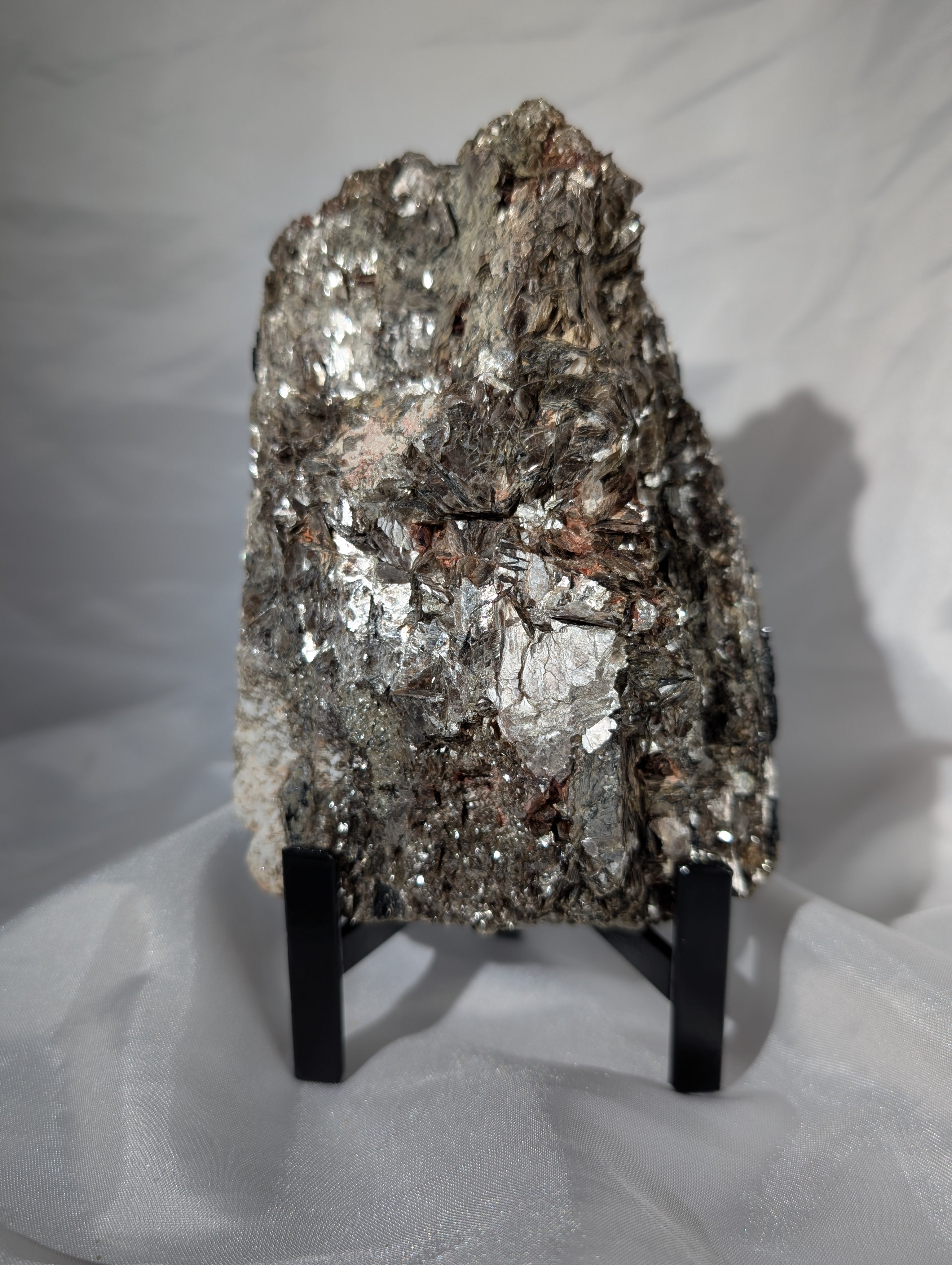 Turmalin & Muskovit Freiform auf Stand