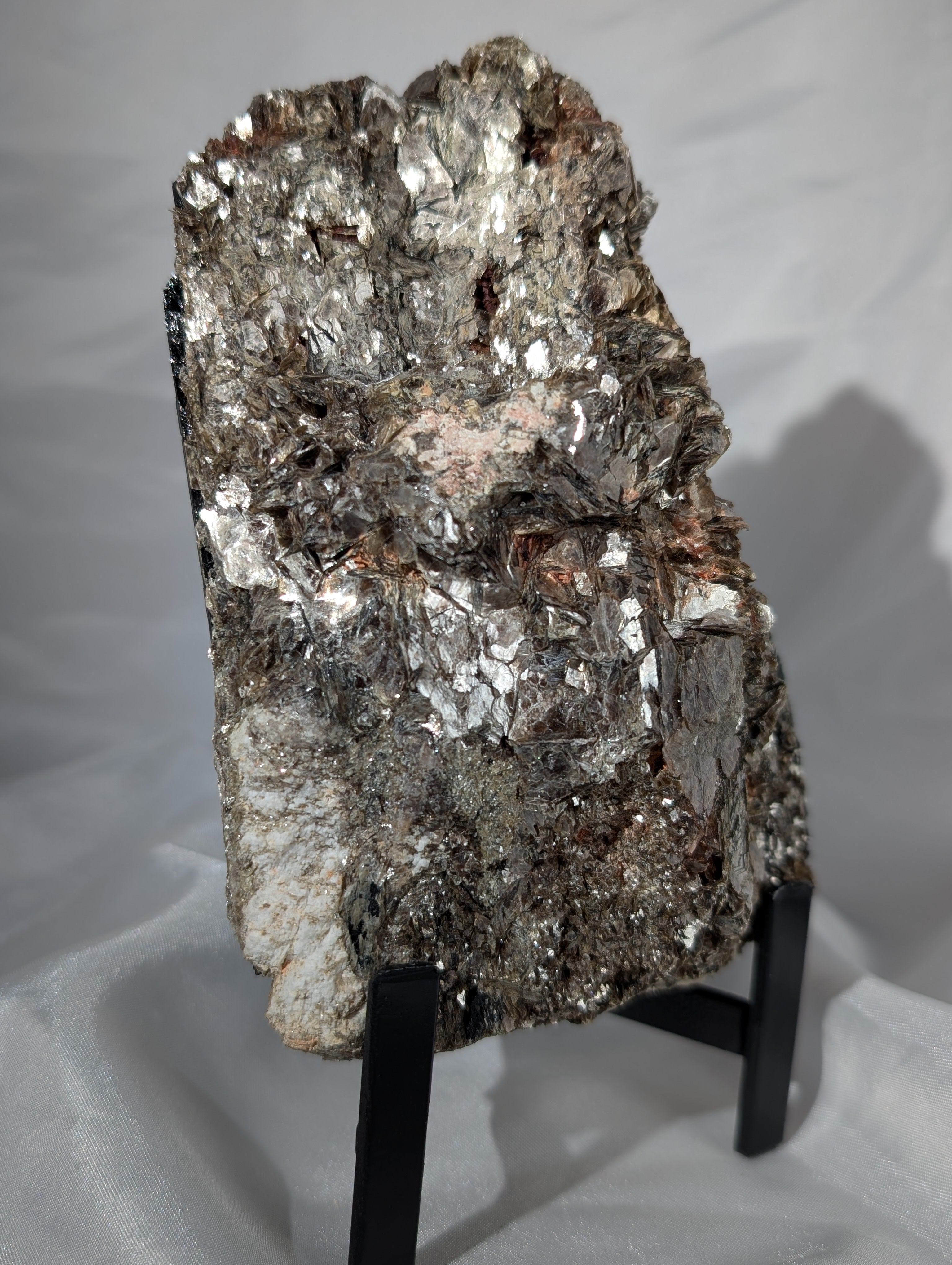 Turmalin & Muskovit Freiform auf Stand