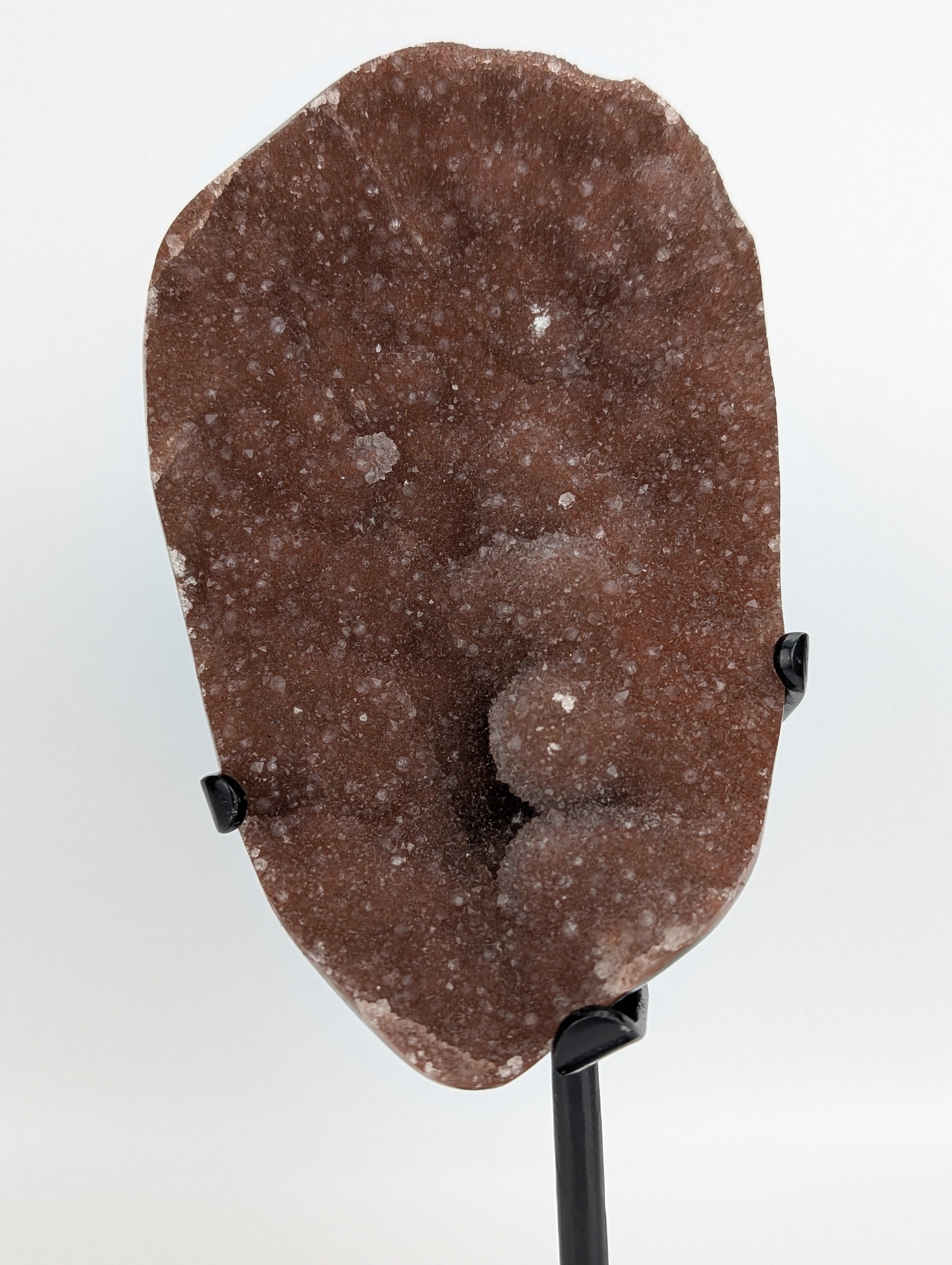 Regenbogen Amethyst auf Stand rot