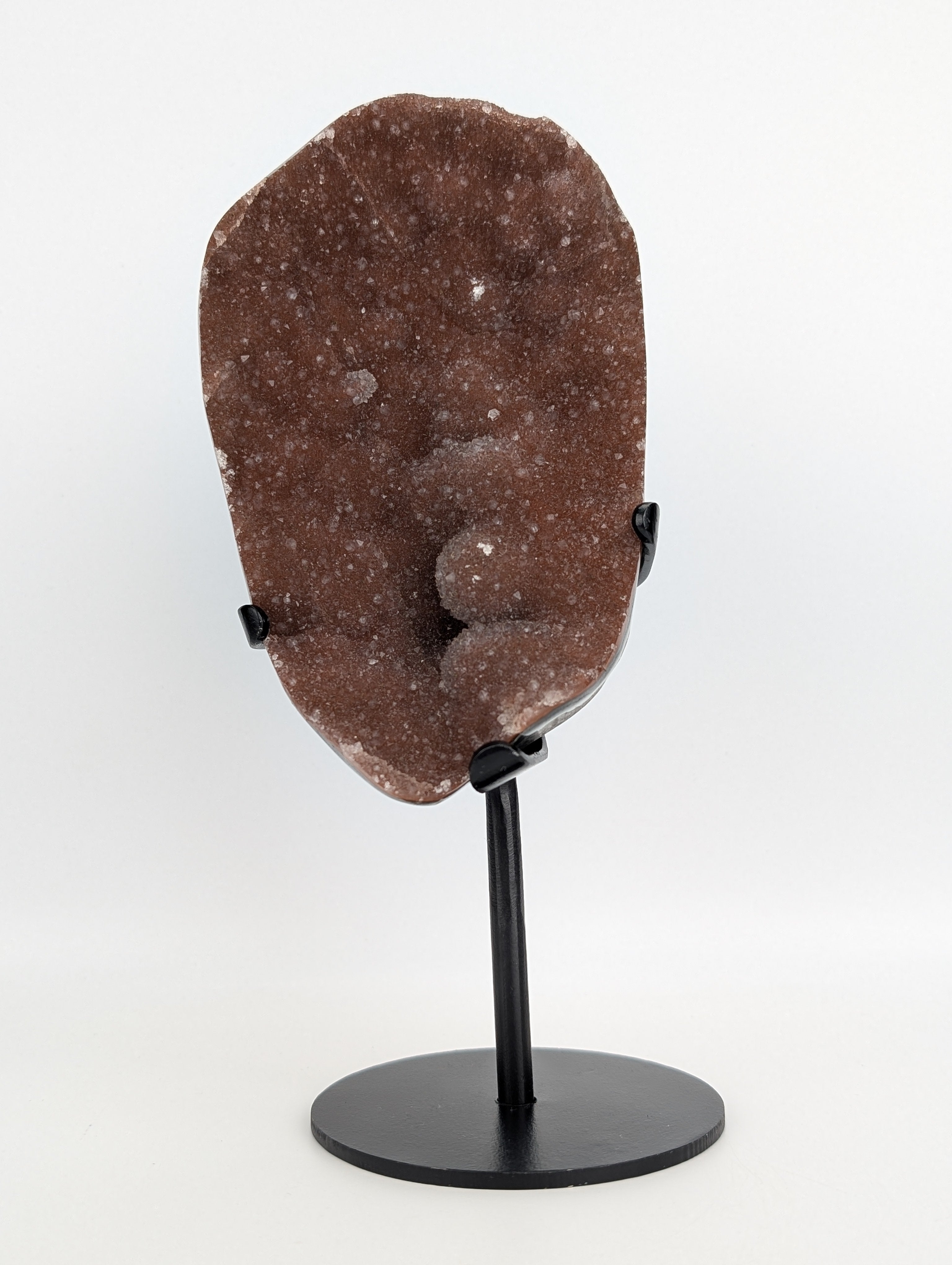 Regenbogen Amethyst auf Stand rot