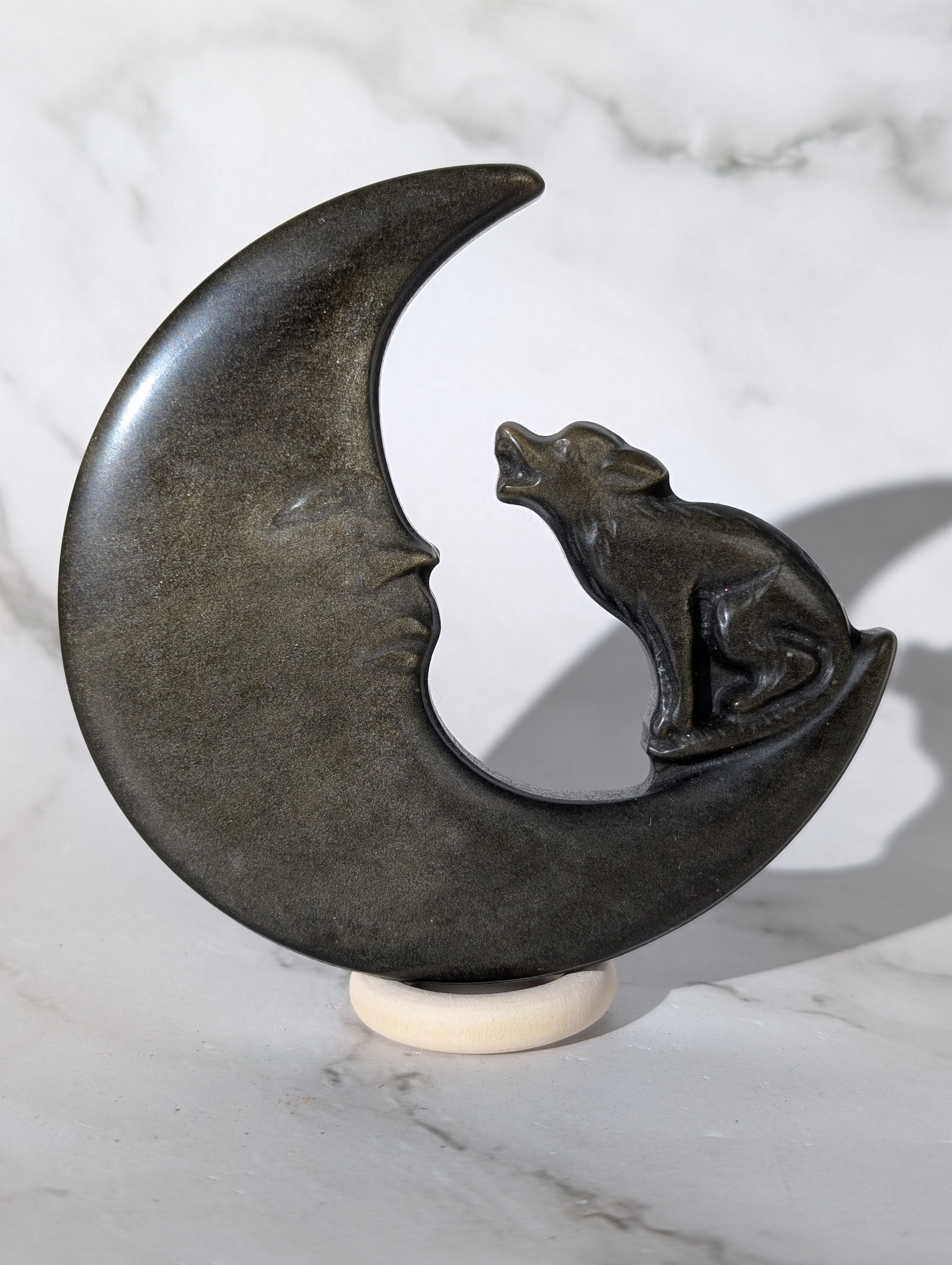 Golden Obsidian Mond mit Wolf