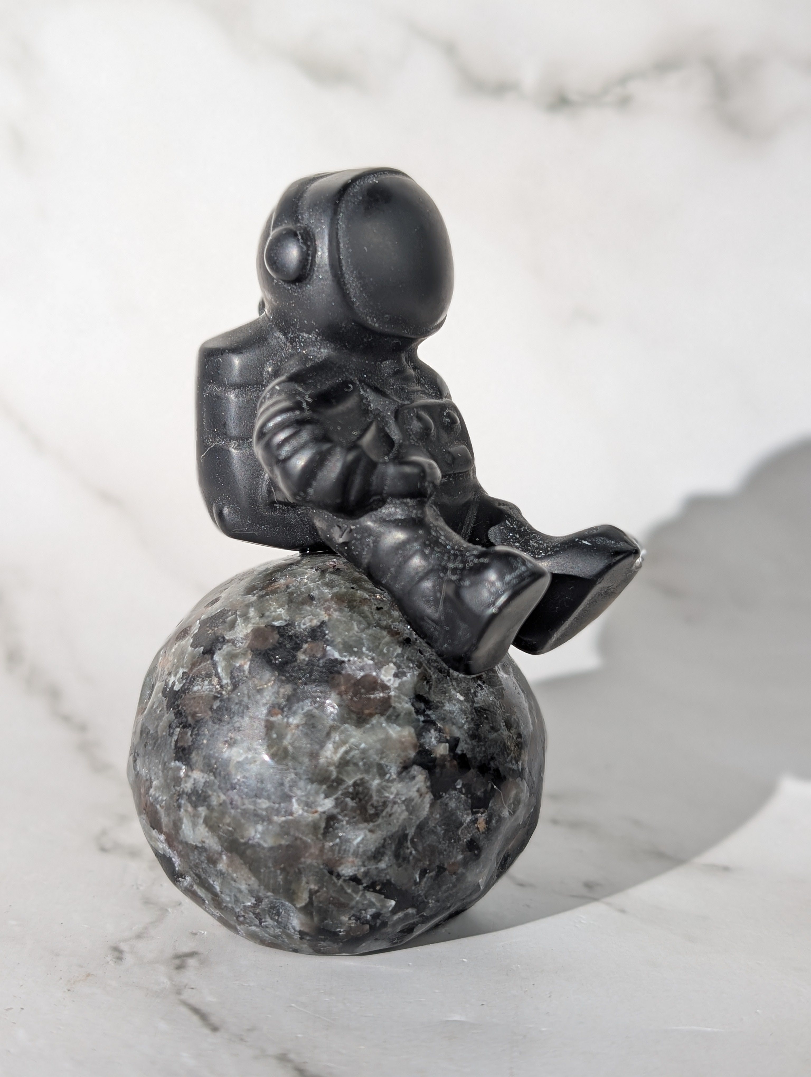 Obsidian Astronaut auf Yooperlite Mond