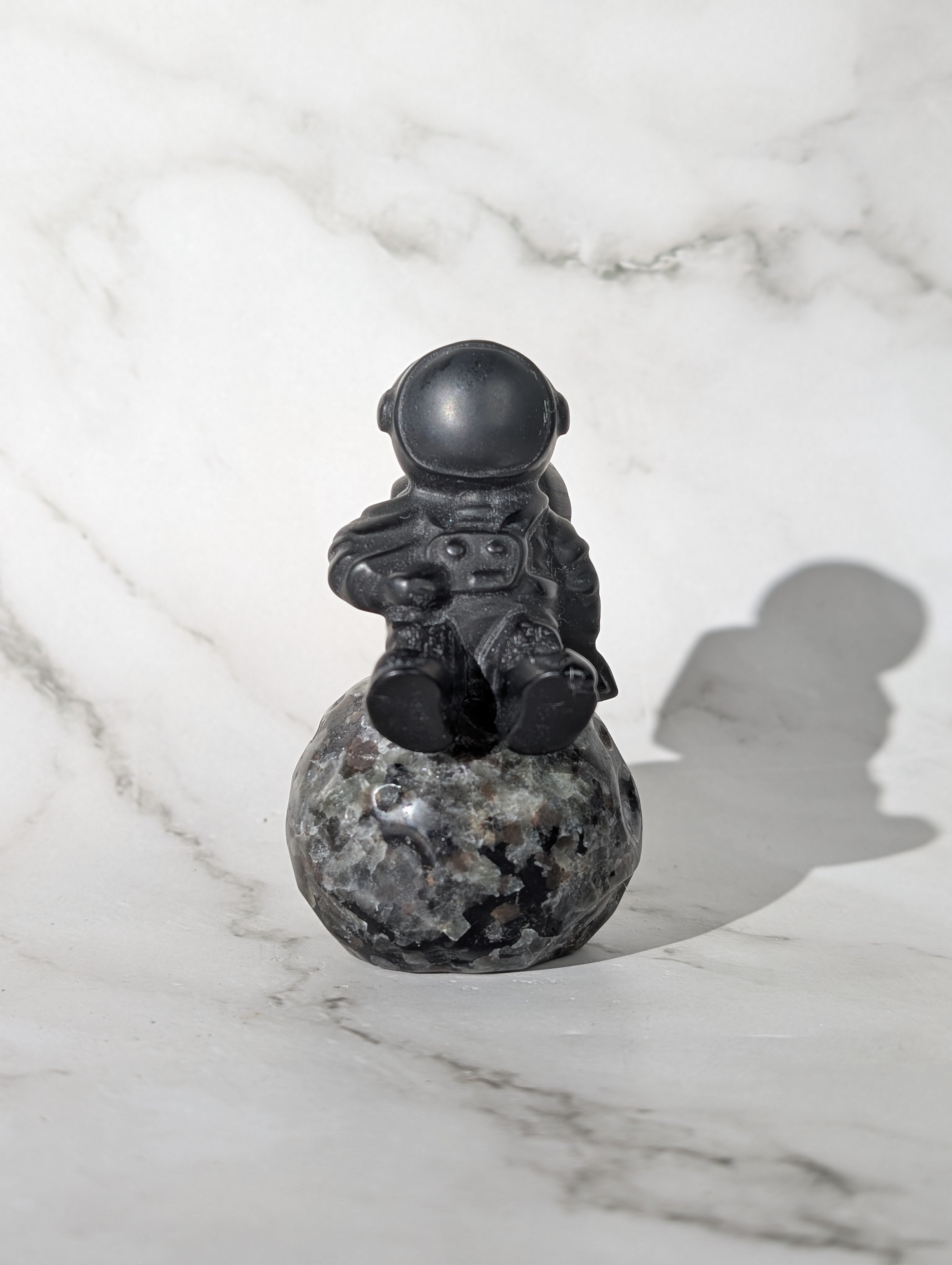 Obsidian Astronaut auf Yooperlite Mond